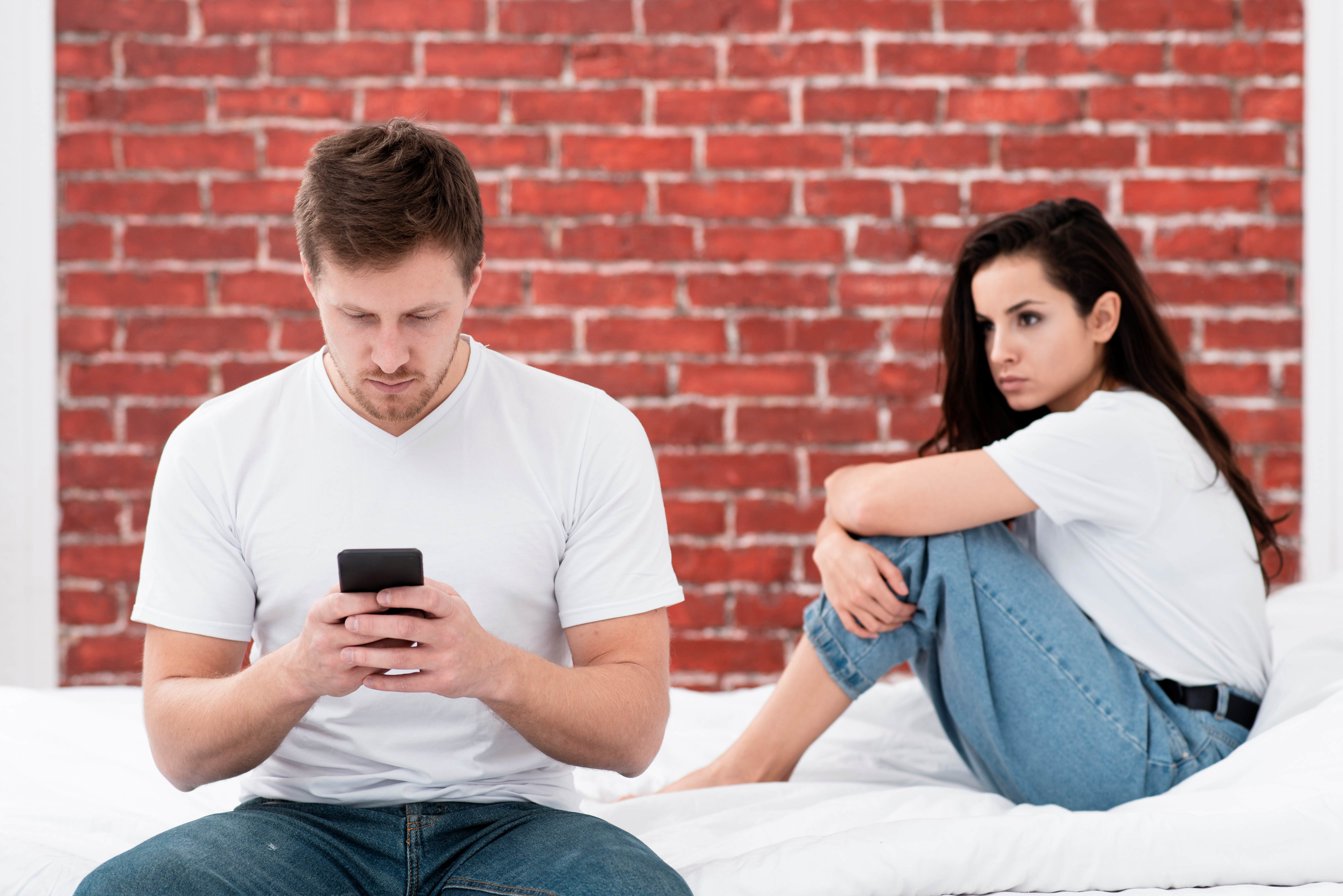 Digitaalinen pettäminen: missä menee raja?